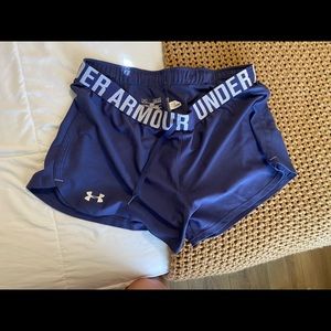 Woman Under Armour shorts